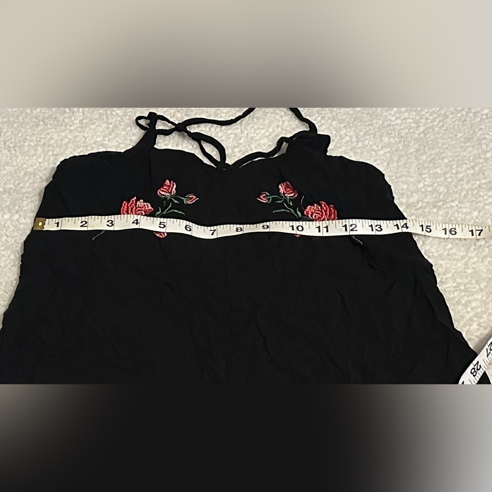 No Boundaries Women’s Junior Crop Top Black with Floral Design size Small (3-5) - Picture 4 of 6